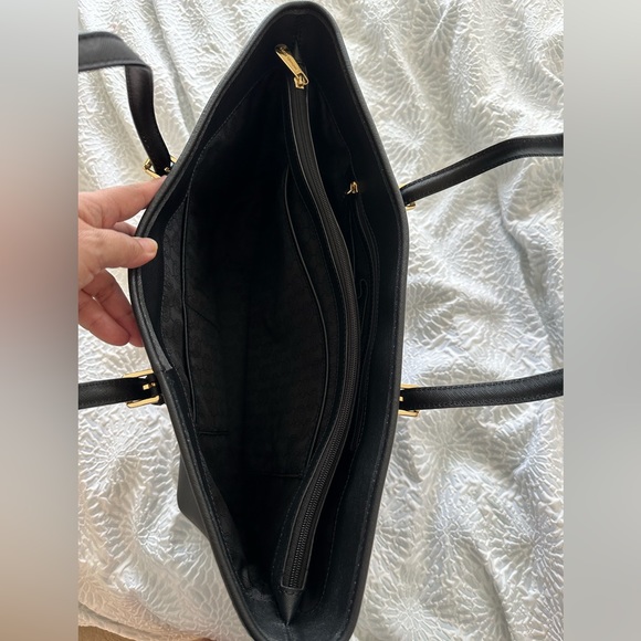 Michael Kors Jet Set Travel Tote - Picture 3 of 14